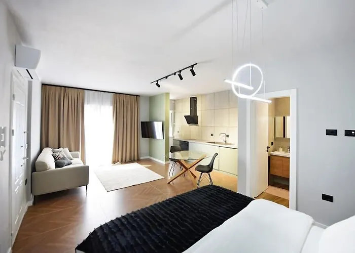 The House Of Flowers Apartment Shkoder